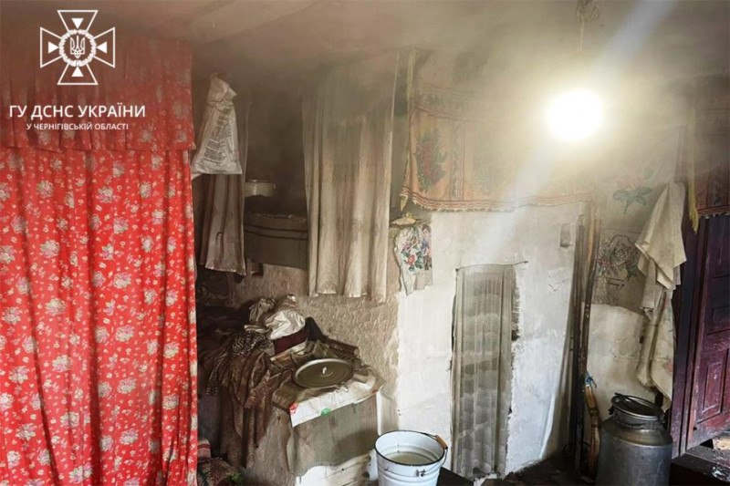На Чернігівщині під час пожежі у будинку загинув чоловік та жінка
