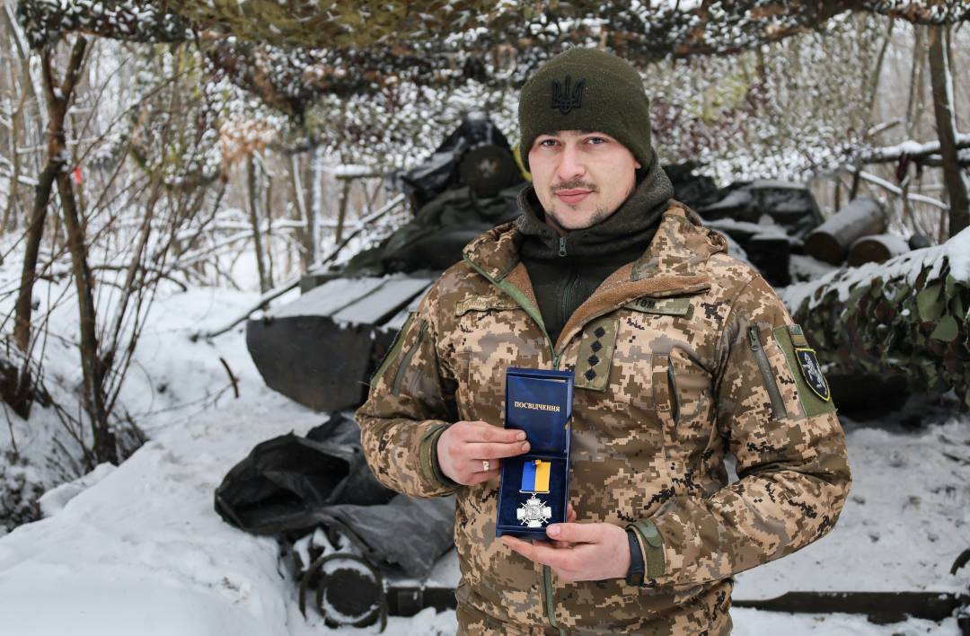 Олександр Ломако вручив бійцям 1-шої окремої танкової Сіверської бригади медалі «За оборону Чернігова»