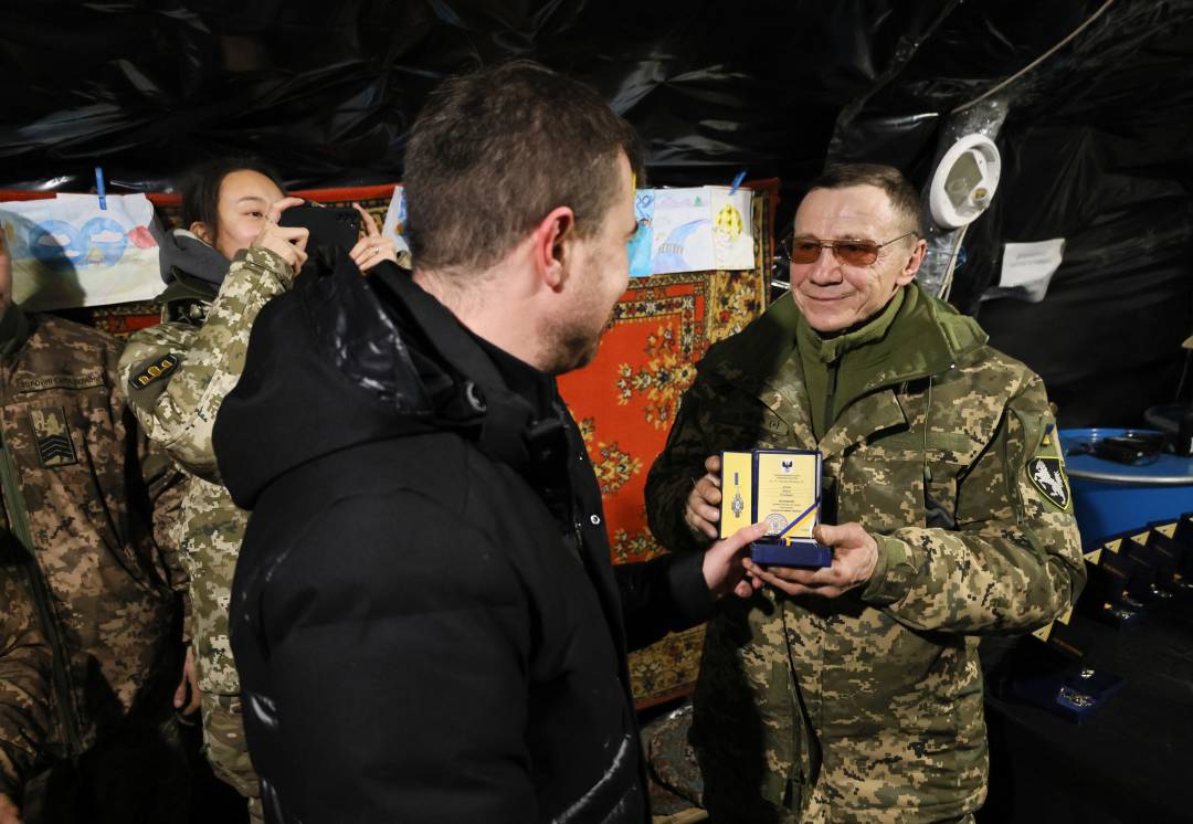 Олександр Ломако вручив бійцям 1-шої окремої танкової Сіверської бригади медалі «За оборону Чернігова»