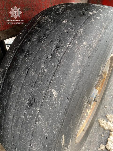 Подробиці аварії, в якій шкільний автобус зіткнувся з вантажівкою