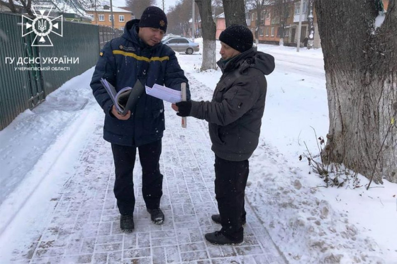 Рятувальники Чернігівщини навчають населення мінній безпеці