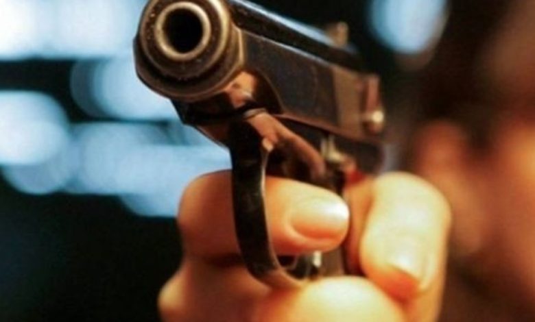 Стрілянина в селі на Чернігівщині: чоловік вистрелив у ногу підлітку та розбив йому голову (Подробиці)