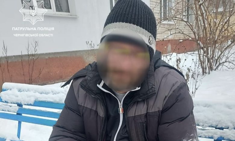 У Чернігові чоловік напав на жінку і викрав сумку