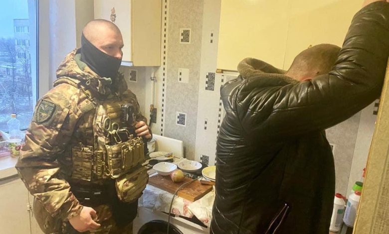 У Чернігові затримали чотирьох чоловіків, які запустили феєрверк під час «повітряної тривоги»