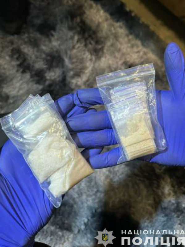 У Чернігові затримали подружжя «закладчиків» із наркотиками на 250 тисяч гривень (Фото)