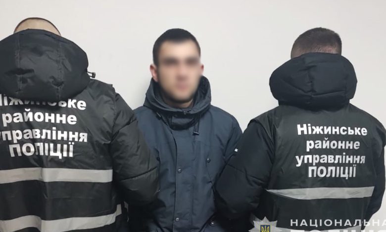 У Ніжині двоє молодиків побили та пограбували знайомого