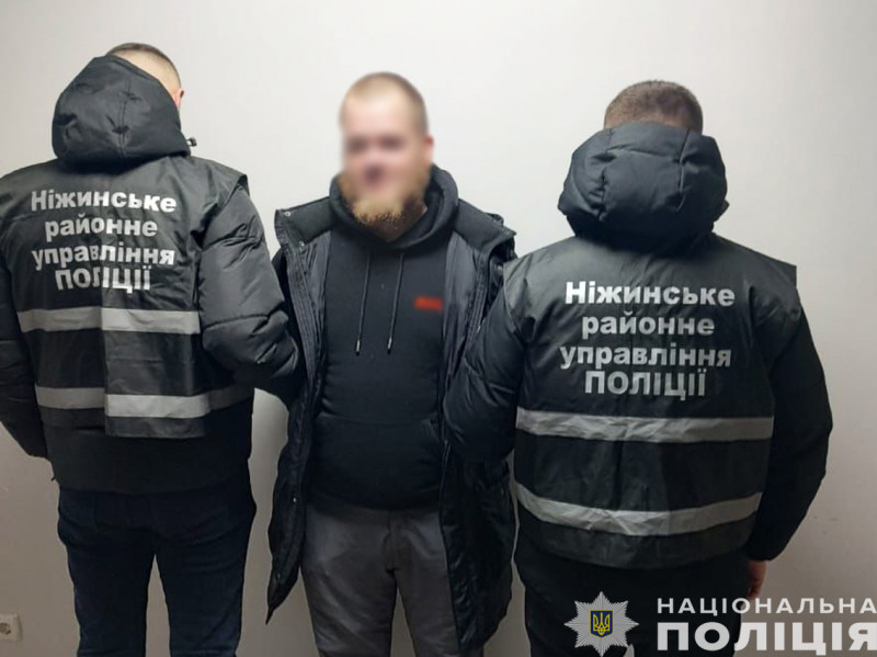 У Ніжині двоє молодиків побили та пограбували знайомого