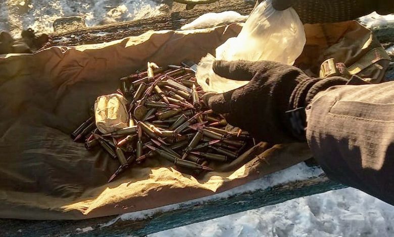 У Прилуках у нетверезого водія знайшли зброю, набої та наркотики (Фото)