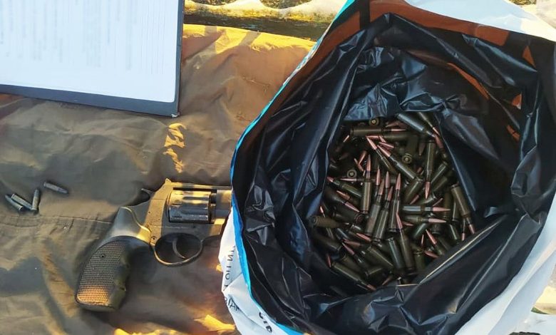 У Прилуках у нетверезого водія знайшли зброю, набої та наркотики (Фото)