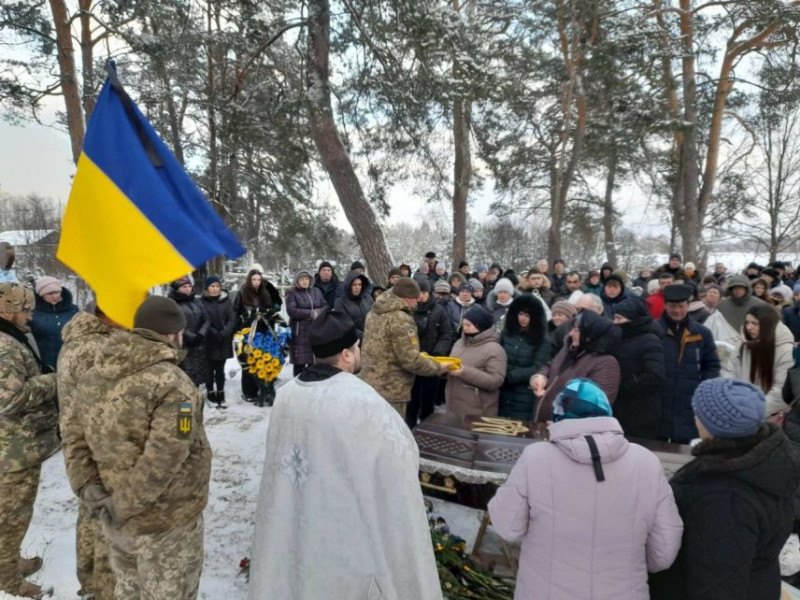 У Сновську провели в останню путь двох Героїв