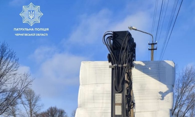 Вантажівка в Чернігові обірвала електролінію