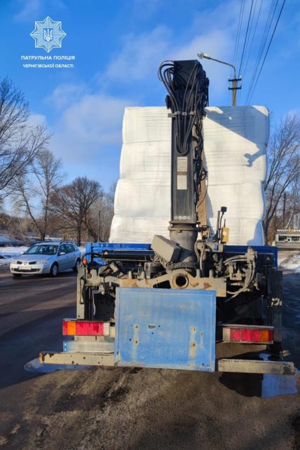 Вантажівка в Чернігові обірвала електролінію