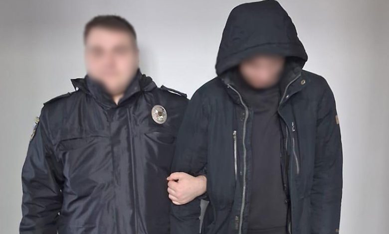 Вхопив прикраси та втік із магазину: в Чернігові затримали грабіжника