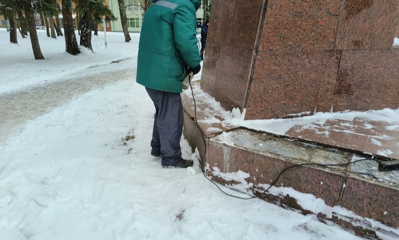 Замість постаменту пам’ятника Леніну – LED-екран: у Мені зносять нагадування про колишнього вождя (Фото)