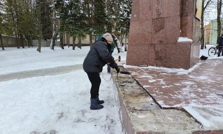 Замість постаменту пам’ятника Леніну – LED-екран: у Мені зносять нагадування про колишнього вождя (Фото)