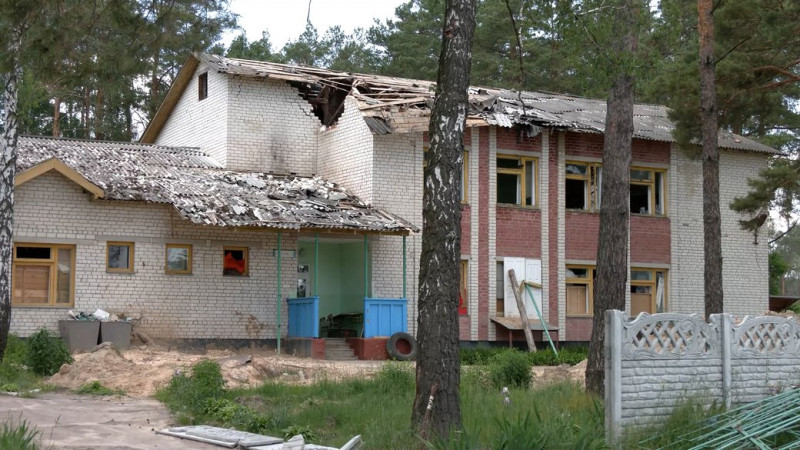 Куб зі сталі та водний потік: де шукатимуть фінансування на будівництво меморіалу школи в Ягідному на Чернігівщині