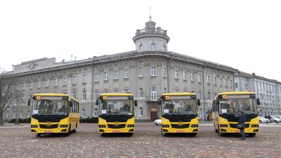 Чотири прикордонні громади Чернігівщини отримали по шкільному автобусу