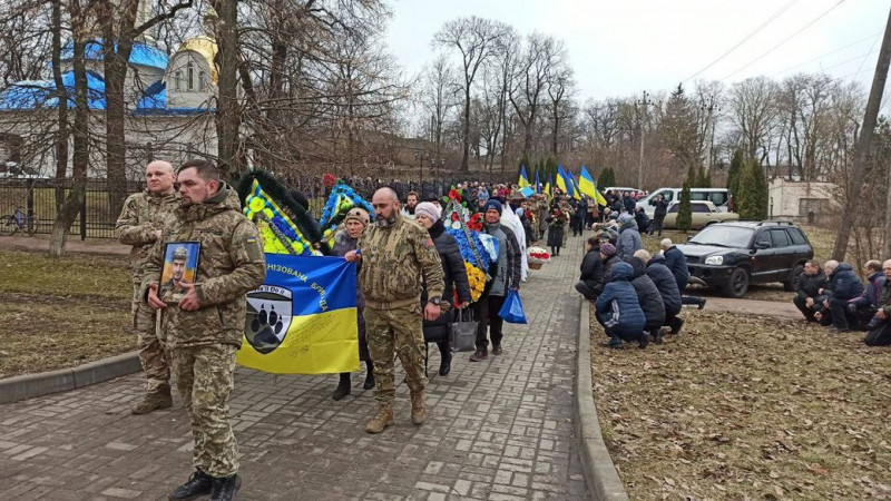 На Чернігівщині попрощалися з солдатом Євгеном Івченком, який загинув у бою на Запоріжжі