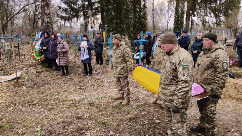 На Чернігівщині попрощалися із шістьма військовослужбовцями ЗСУ, які захищали Україну