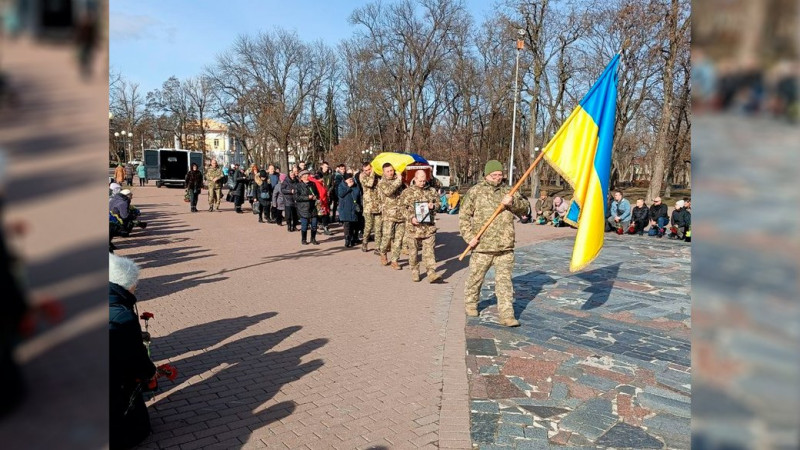 На Чернігівщині поховали двох військових ЗСУ — Віталія Нещерета та Дмитра Юсухна