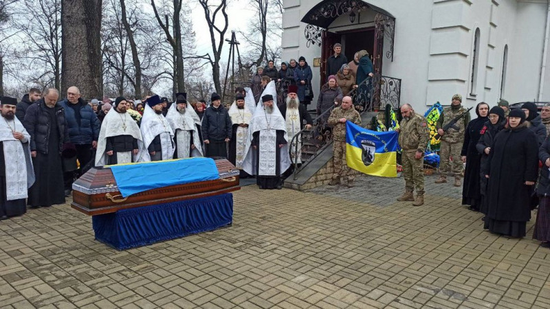 На Чернігівщині попрощалися з солдатом Євгеном Івченком, який загинув у бою на Запоріжжі