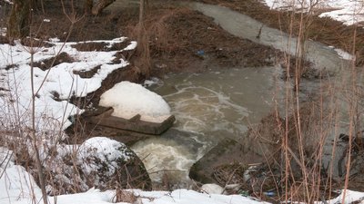 Між селами у Любецькій громаді провалилася дорога внаслідок підняття рівня води у річці