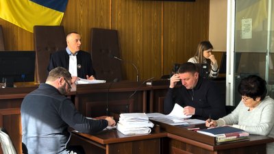 У Прилуках на Чернігівщині судять чоловіків, які разом з очільницею ЦНАПу організували переправлення ухилянтів за кордон