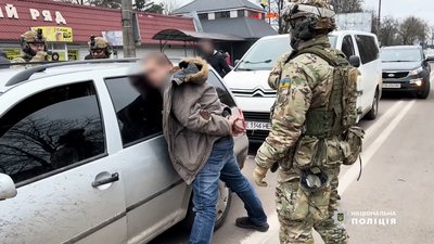 На Чернігівщині правоохоронці затримали 31-річного ніжинця, якого підозрюють у наркоторгівлі