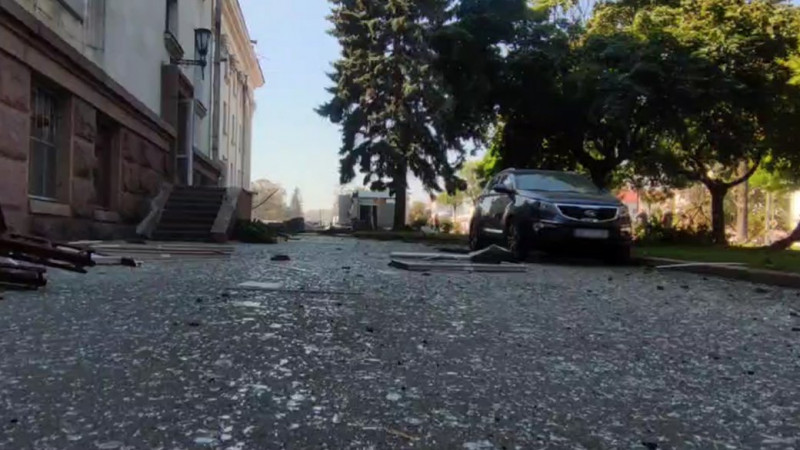 Туалет у Чернігові, який не відкривали місяцями, а Атрошенко сварив за це підлеглих, хочуть відбудувати за 1,5 млн грн