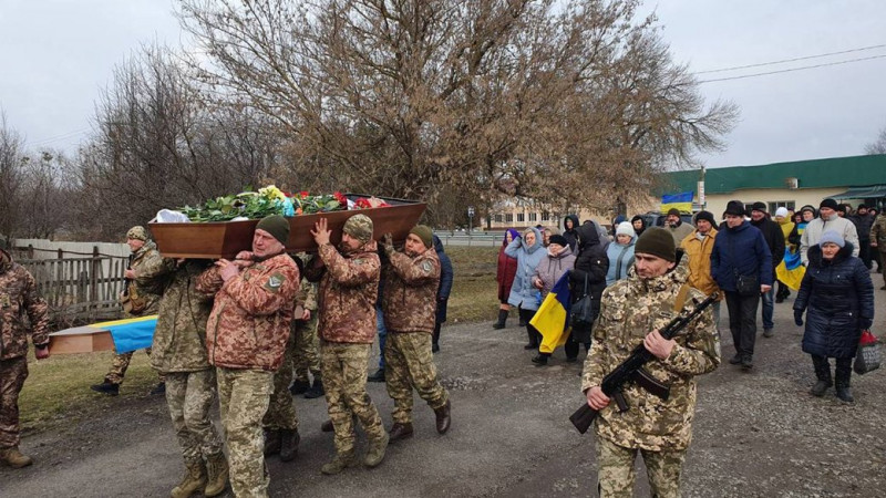 На Чернігівщині попрощалися із шістьма військовослужбовцями ЗСУ, які захищали Україну
