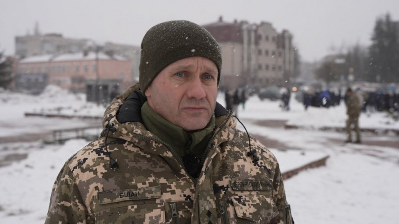 У перші дні повномасштабного вторгнення направив літак у російську колону: на Чернігівщині попрощались з пілотом СУ-25