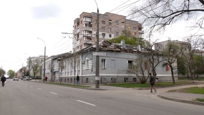 У Чернігові планують знести пошкоджену після російського обстрілу будівлю дитячої стоматполіклініки