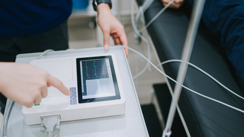 Аритмія: що це за стан, які його ознаки, лікування та чи впливає це на вагітність