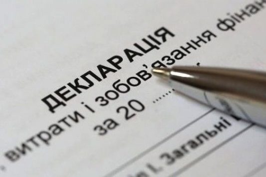 Авто за 10 тис. грн і більше як 10 автобусів: деклараційні подробиці депутатів ЧМР