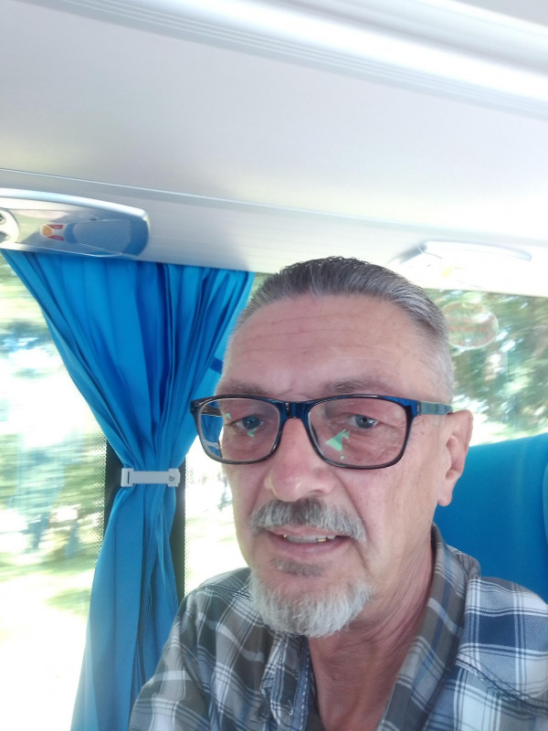 «Бажаю дочекатися коханих»: чернігівці розповіли, чи відзначають і що дарують у Валентинів день