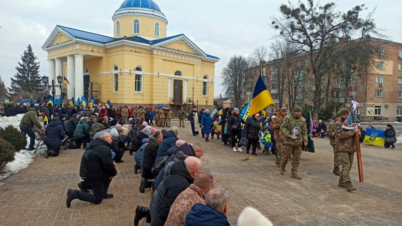 На Чернігівщині поховали Сергія Ковтуна та Дмитра Кагадія, які загинули при виконанні бойових завдань на Донеччині