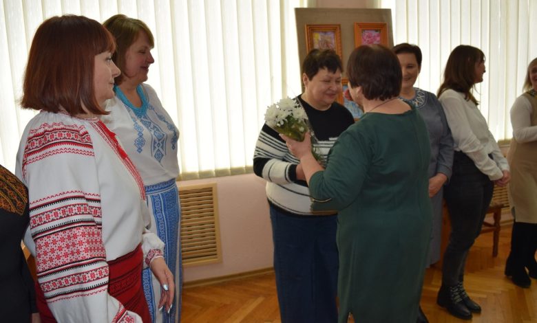 Бісер, живопис, вишивка: на Чернігівщині відкрили виставку трьох майстринь (Фото)