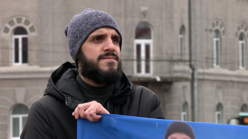 "Волю захисникам ЧАЕС": у Чернігові рідні військовополонених нацгвардійців вийшли на площу, щоб їх почули
