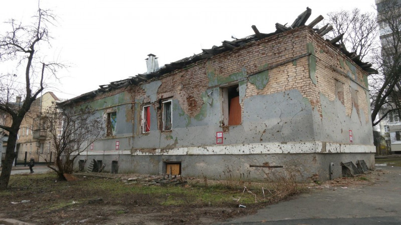 Знести не можна відновити: що чекає на пошкоджену обстрілами будівлю дитячої стоматполіклініки у Чернігові