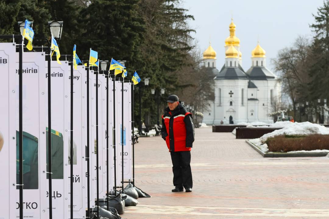 На Алеї Героїв оновили експозицію фотовиставки загиблих воїнів