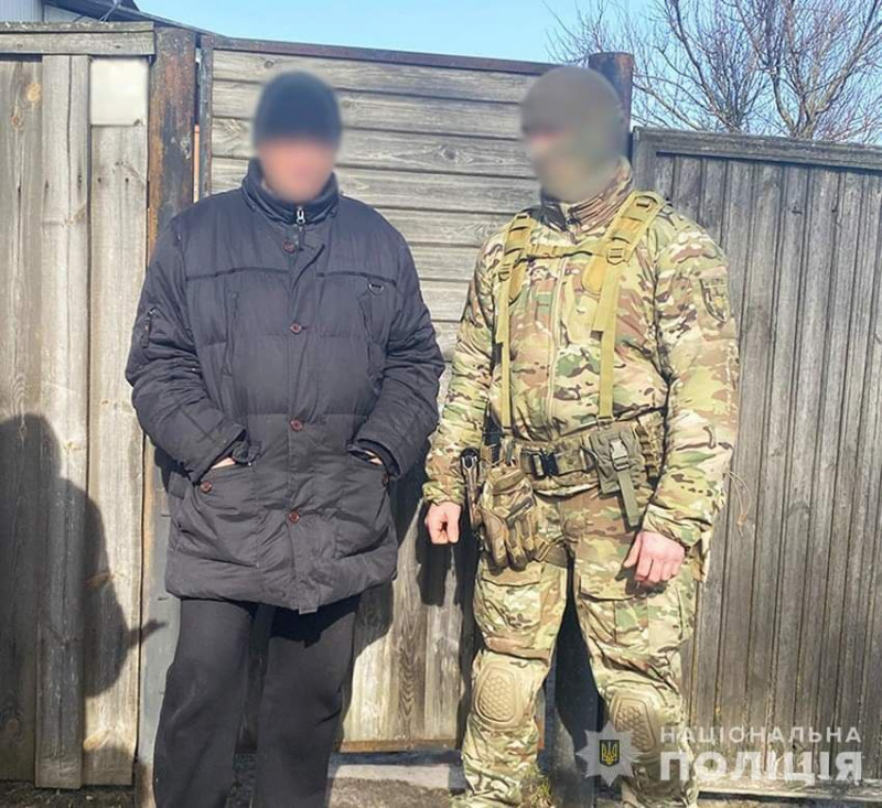 На Чернігівщині поліцейські затримали учасників наркоугруповання, які заробляли на збуті майже мільйон гривень на місяць (Фото)