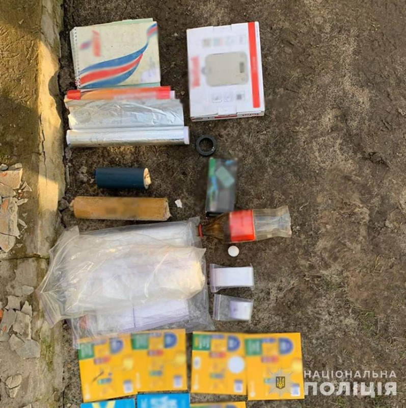 На Чернігівщині поліцейські затримали учасників наркоугруповання, які заробляли на збуті майже мільйон гривень на місяць (Фото)