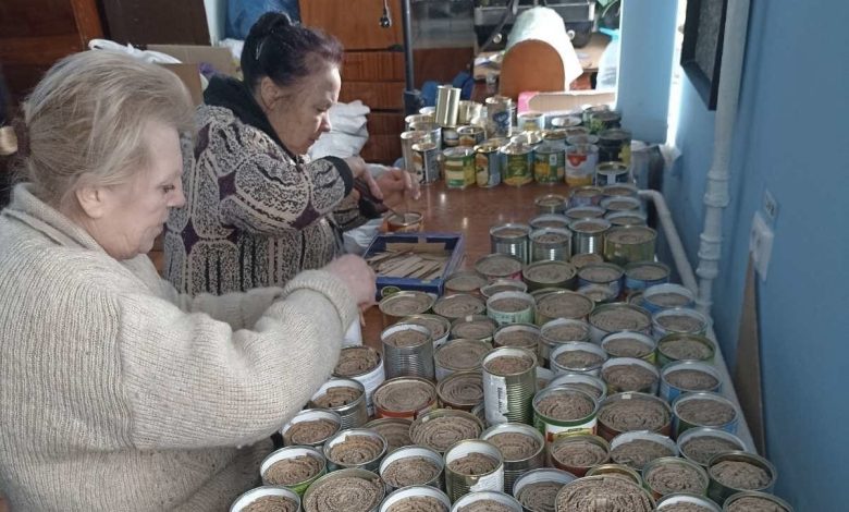 На Чернігівщині працівники будинку культури виготовляють окопні свічки