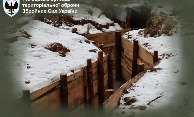 На Чернігівщині продовжується будівництво фортифікаційних споруд (Фото)
