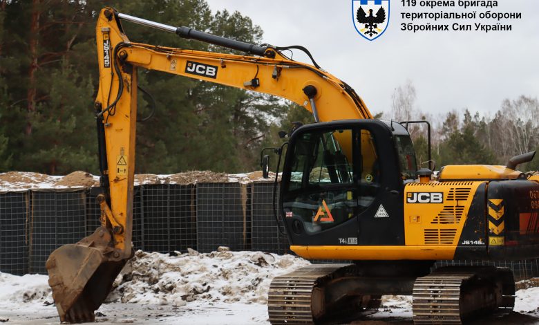 На Чернігівщині продовжується будівництво фортифікаційних споруд (Фото)