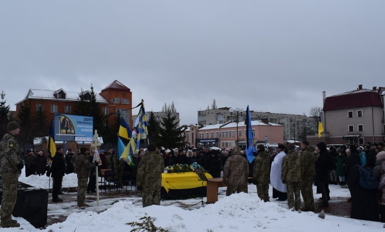 На Чернігівщині в останню путь провели льотчика