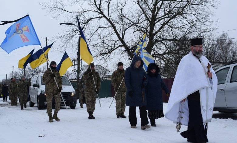 На Чернігівщині в останню путь провели льотчика