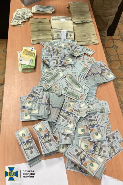 На Чернігівщині затримали ексочільника ВЛК і вилучили у нього майже 1 млн. доларів (Відео, фото)