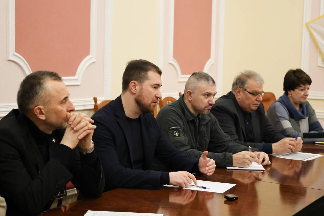 Олександр Ломако зустрівся з родинами загиблих захисників України