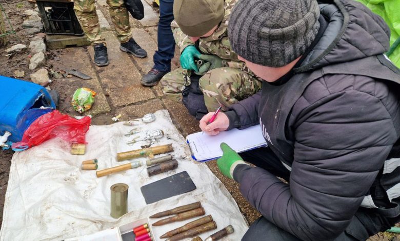 Поліцейські Чернігівщини затримали групу торгівців наркотиками та різними видами озброєння (Фото)